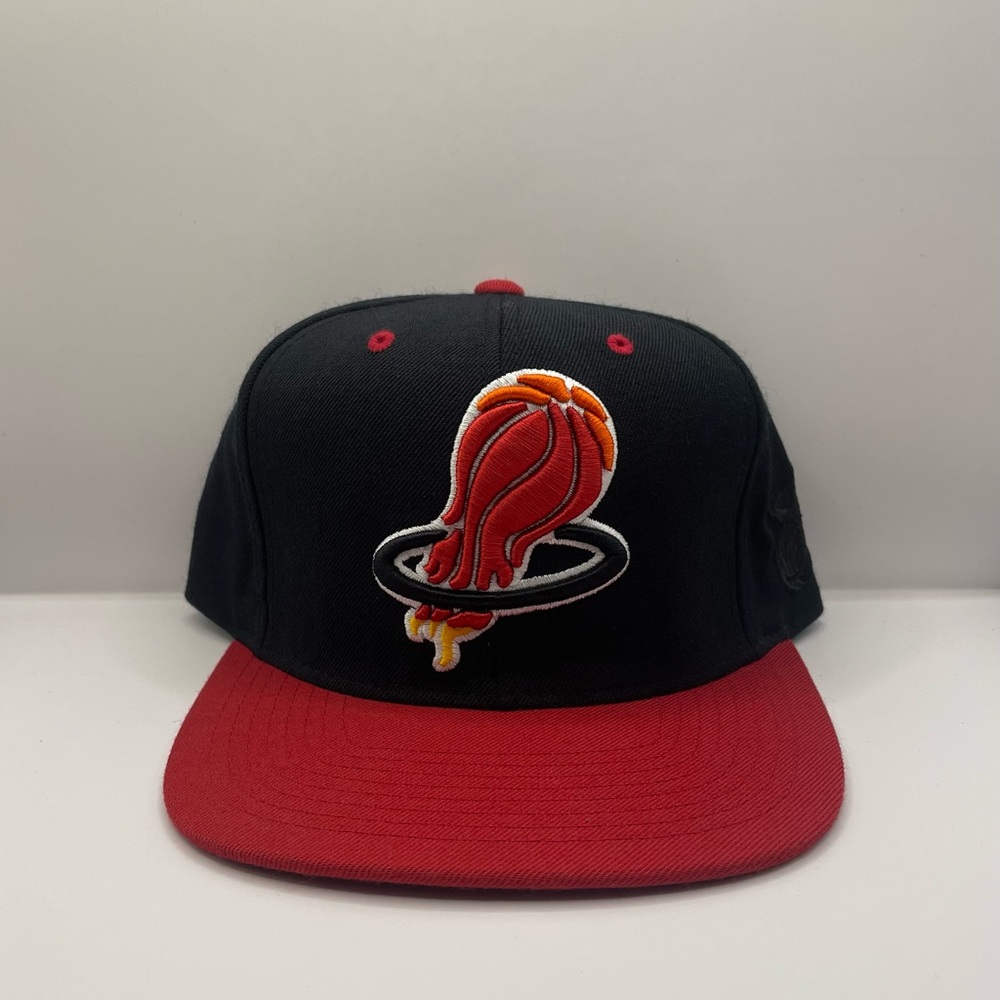 Hall Of Fame Miami Heat Mitchell And Ness Snapback PRE-OWNED LIGHTLY